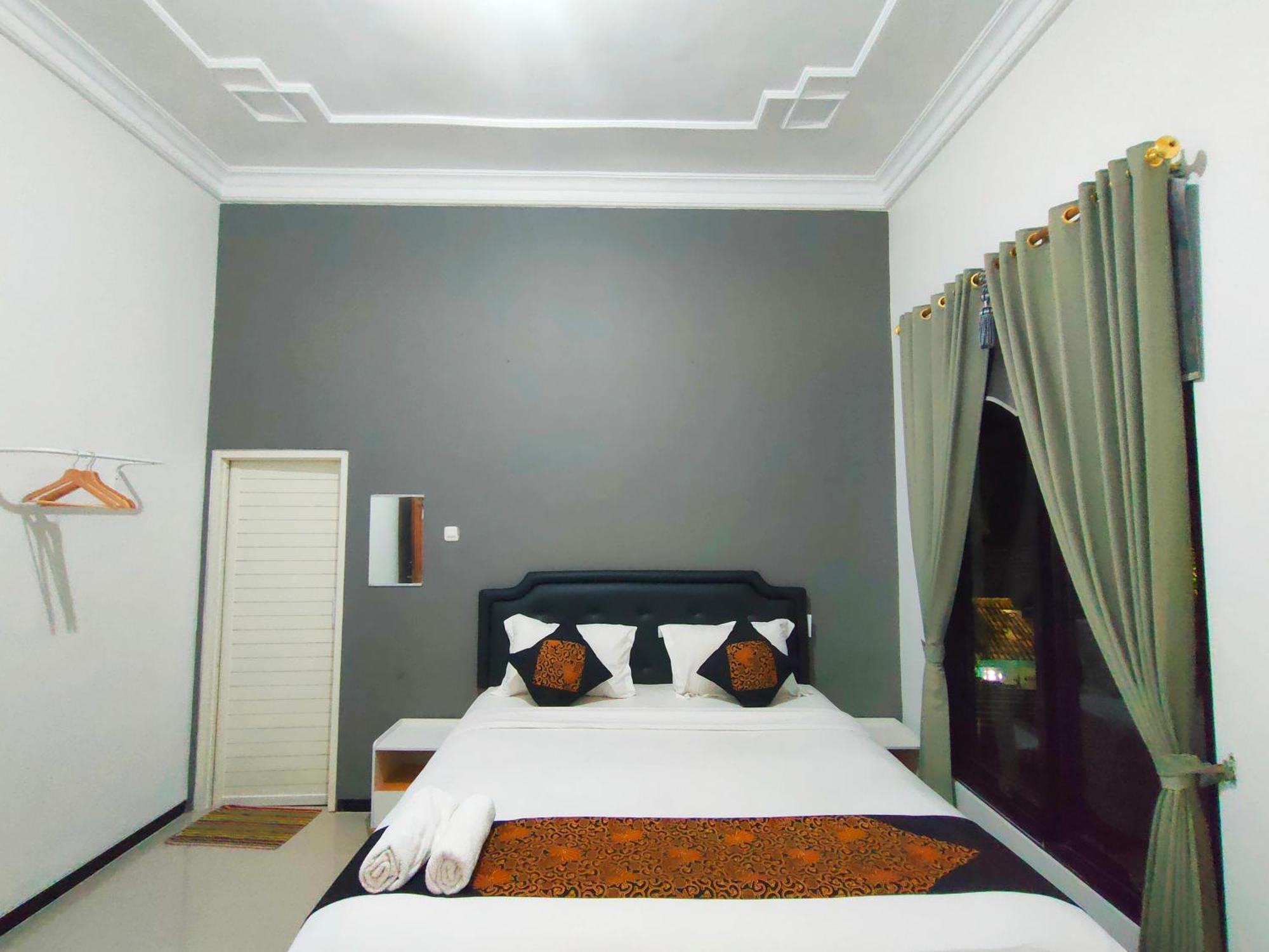 Hotel Tjahaja Baroe Syariah Mitra Reddoorz At Dukuh Kupang à Sorabaya Extérieur photo