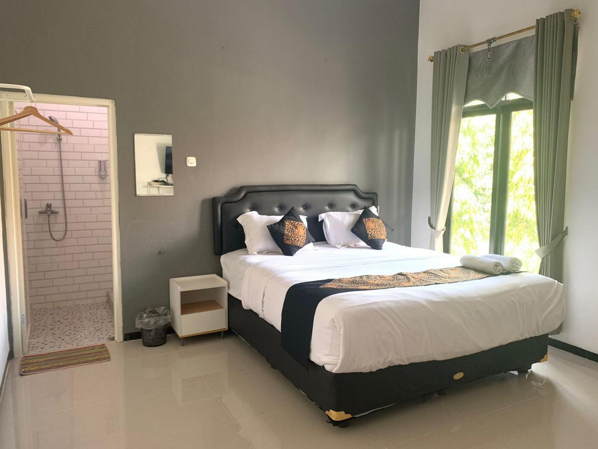 Hotel Tjahaja Baroe Syariah Mitra Reddoorz At Dukuh Kupang à Sorabaya Extérieur photo
